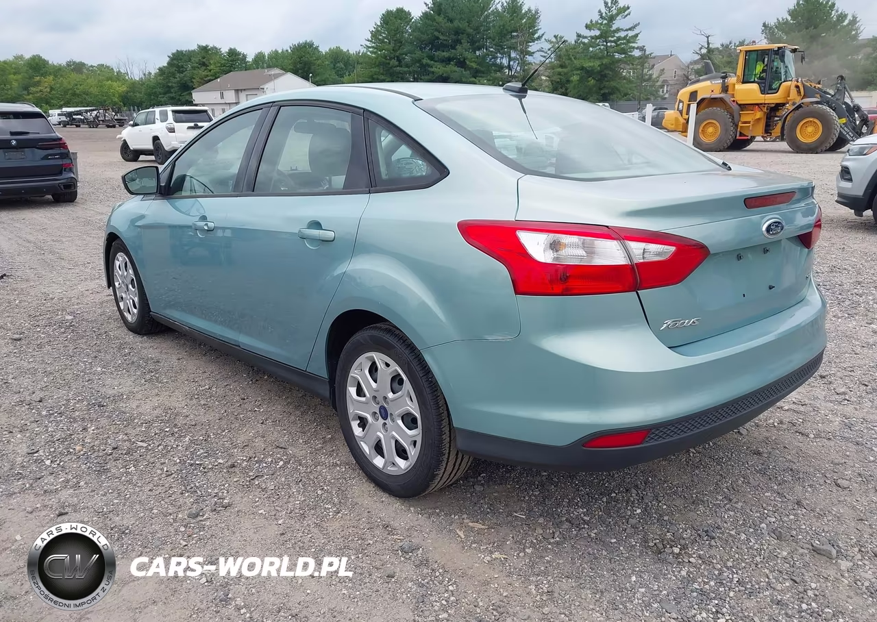 2012 Ford Focus Se VIN:1FAHP3F21CL390978 - 3