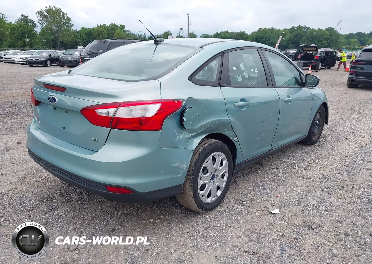 2012 Ford Focus Se VIN:1FAHP3F21CL390978 - 4