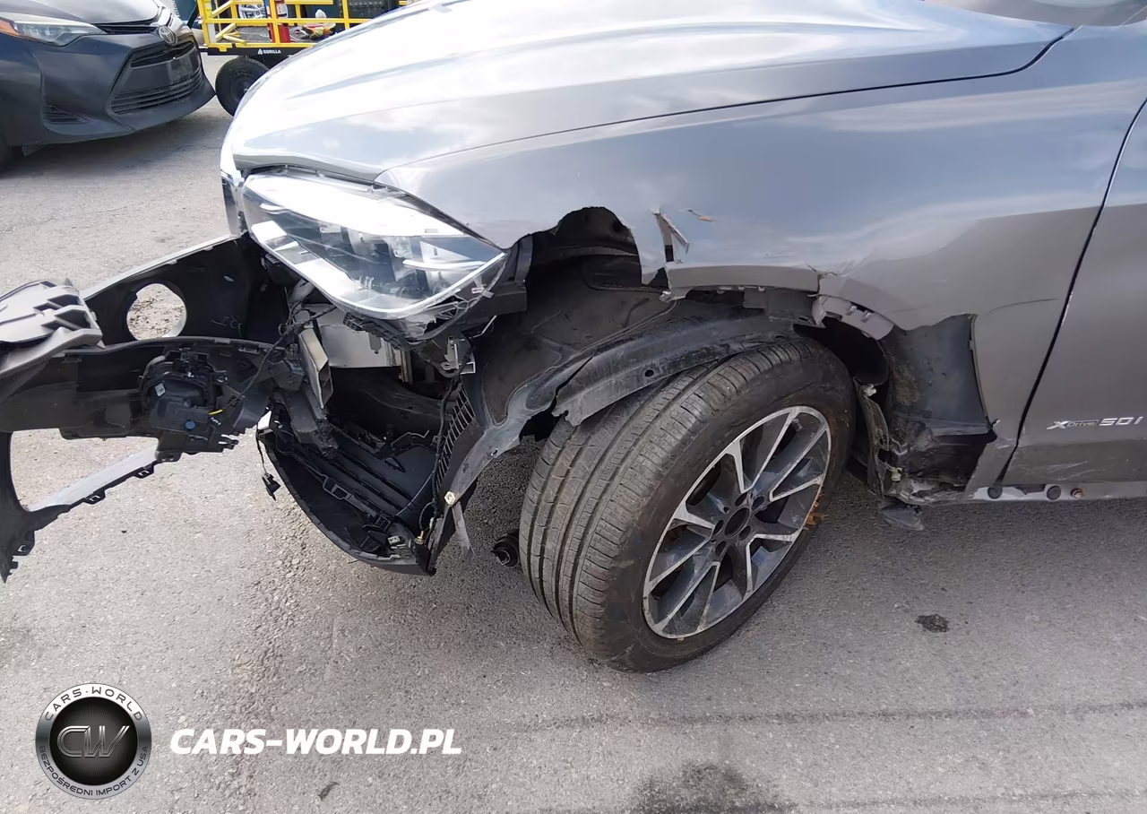 2018 BMW X5 xDrive50I VIN:5UXKR6C56J0U14604 - 18