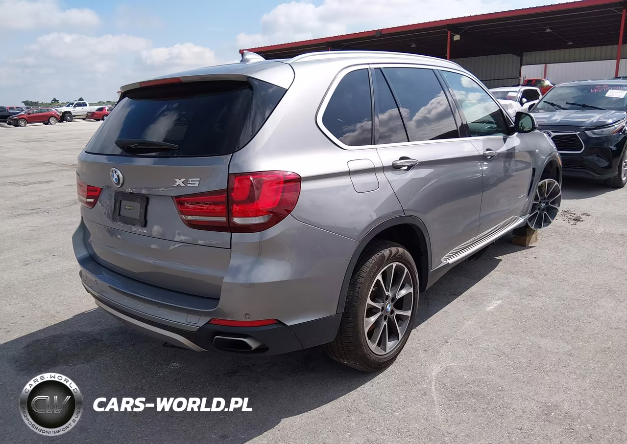 2018 BMW X5 xDrive50I VIN:5UXKR6C56J0U14604 - 4