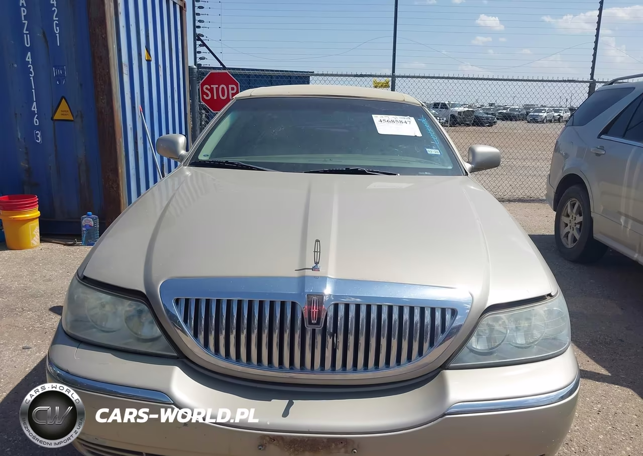 2005 Lincoln Town Car Signature VIN:1LNHM81W25Y601553 - 6