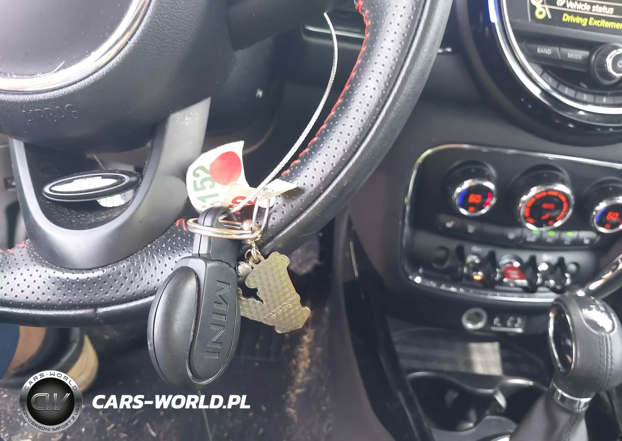 2017 Mini Clubman Cooper VIN:WMWLU1C3XH2F28514 - 11