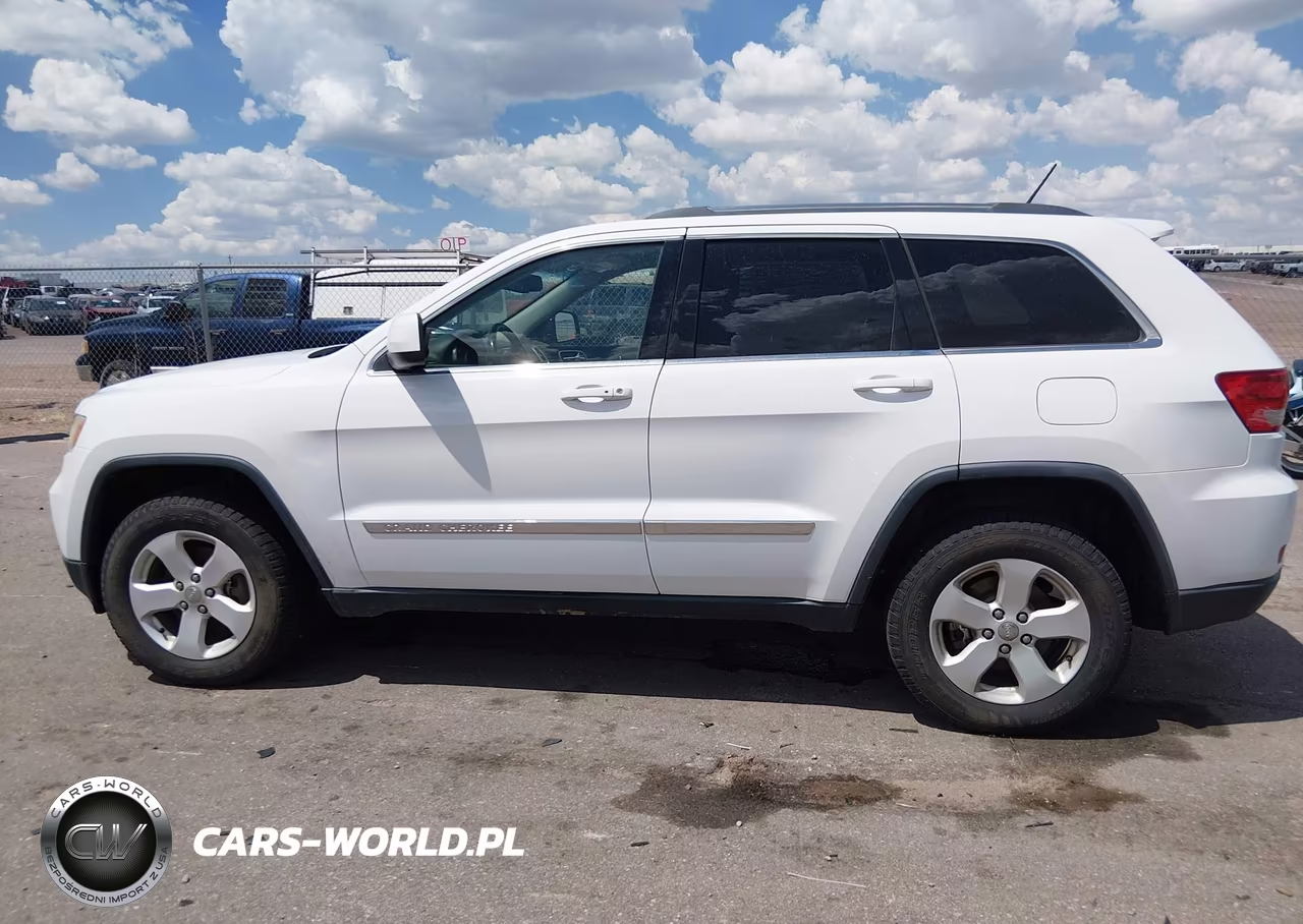 2013 Jeep Grand Cherokee Laredo VIN:1C4RJFAT3DC571406 - 14