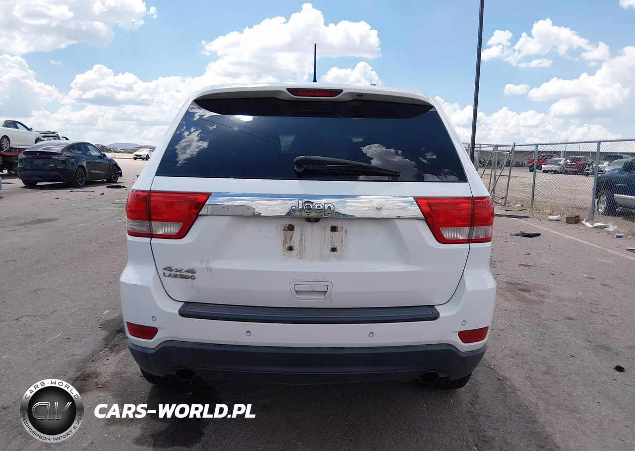 2013 Jeep Grand Cherokee Laredo VIN:1C4RJFAT3DC571406 - 16