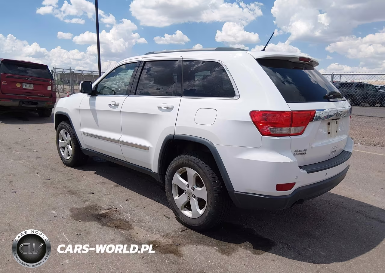 2013 Jeep Grand Cherokee Laredo VIN:1C4RJFAT3DC571406 - 3