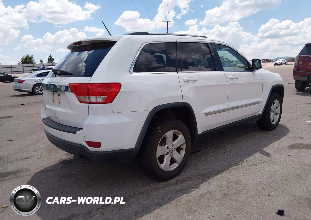 2013 Jeep Grand Cherokee Laredo VIN:1C4RJFAT3DC571406 - 4