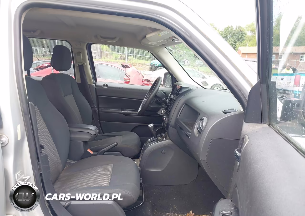 2010 Jeep Patriot Sport VIN:1J4NF2GB4AD551804 - 5