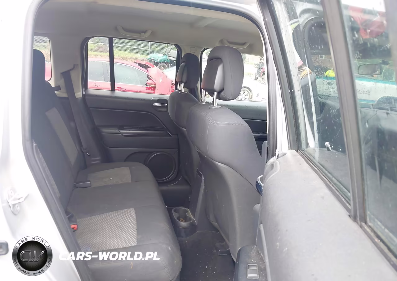 2010 Jeep Patriot Sport VIN:1J4NF2GB4AD551804 - 8