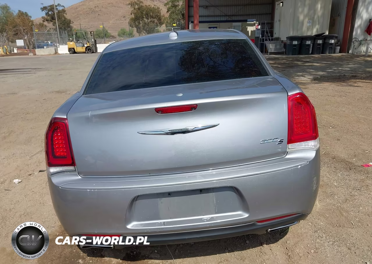 2018 Chrysler 300 300S VIN:2C3CCABG1JH214291 - 16