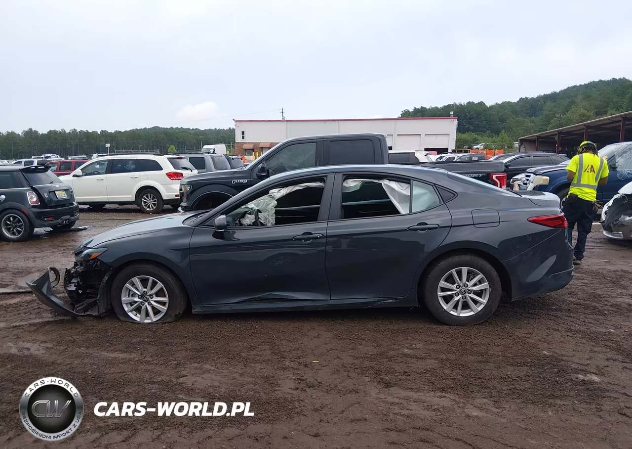 2026 Toyota Camry Le VIN:4T1DAACK3TU667672 - 14