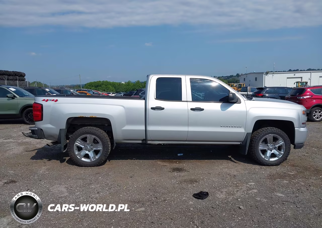 2018 Chevrolet Silverado 1500 Custom VIN:1GCVKPECXJZ377959 - 13