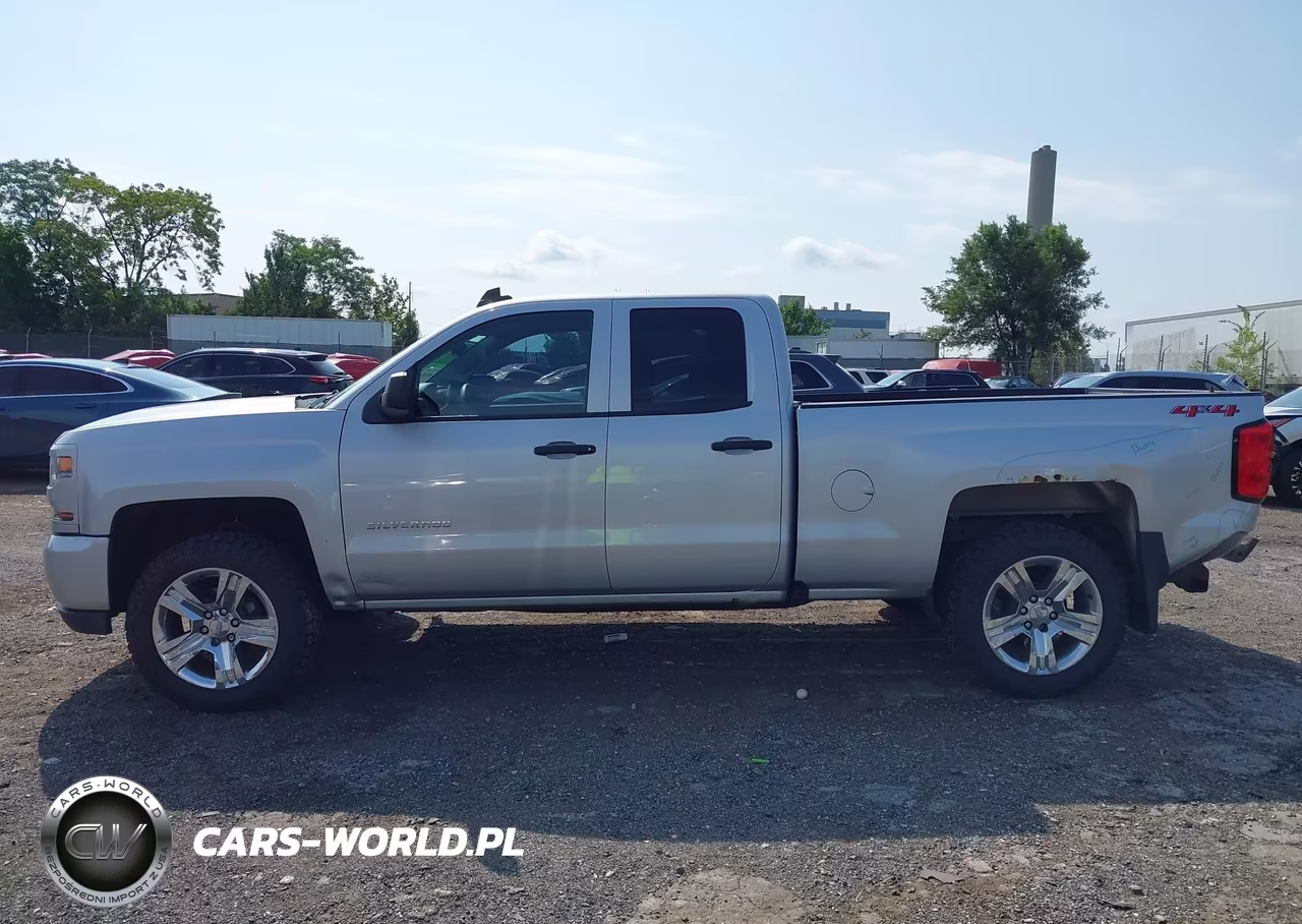 2018 Chevrolet Silverado 1500 Custom VIN:1GCVKPECXJZ377959 - 14