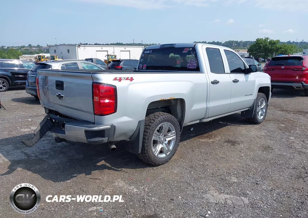 2018 Chevrolet Silverado 1500 Custom VIN:1GCVKPECXJZ377959 - 4