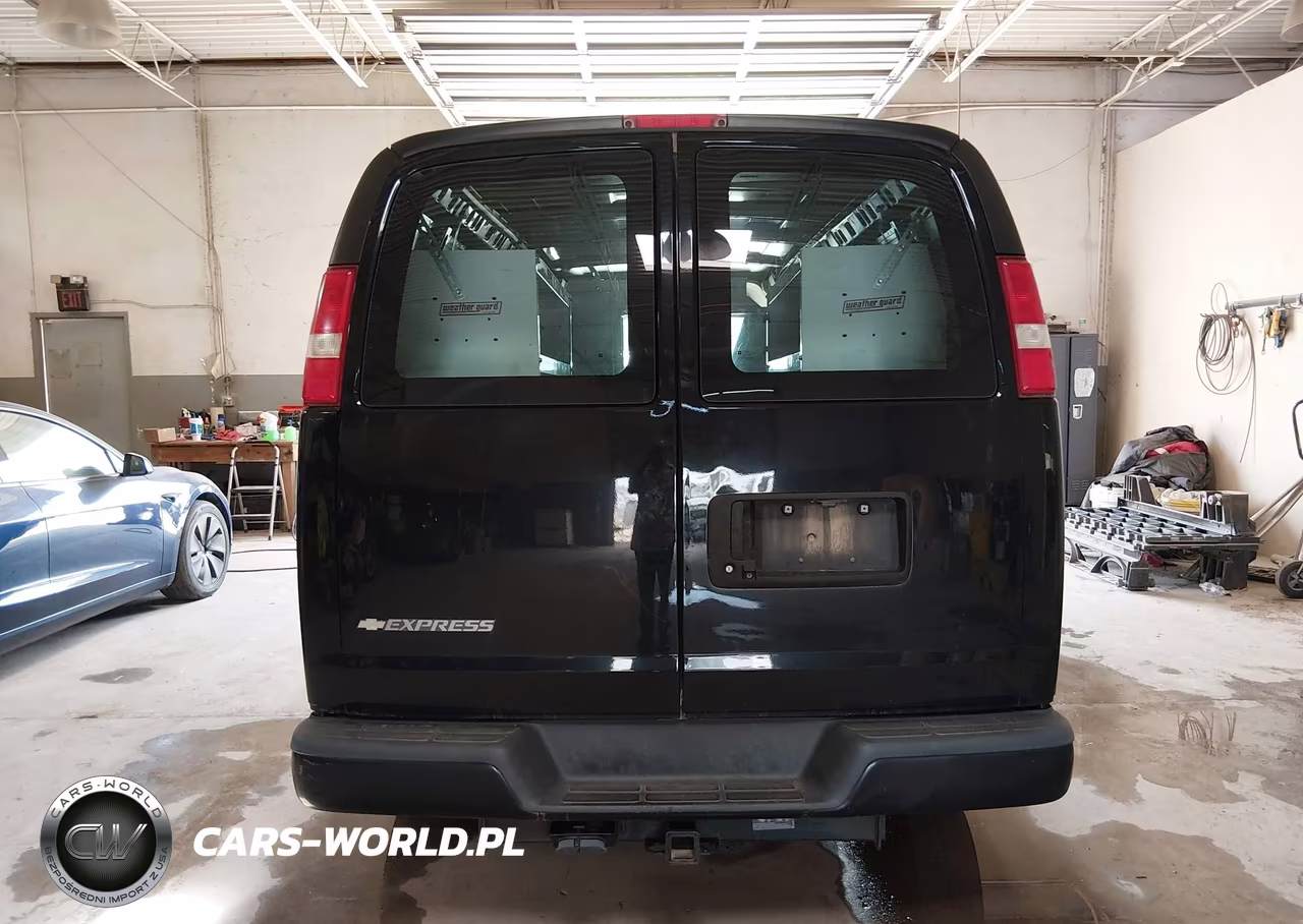 2018 Chevrolet Express 2500 Work Van VIN:1GCWGBFG0J1273201 - 22