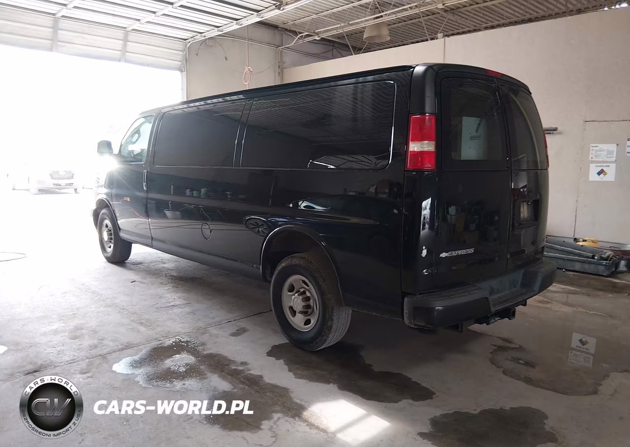 2018 Chevrolet Express 2500 Work Van VIN:1GCWGBFG0J1273201 - 3