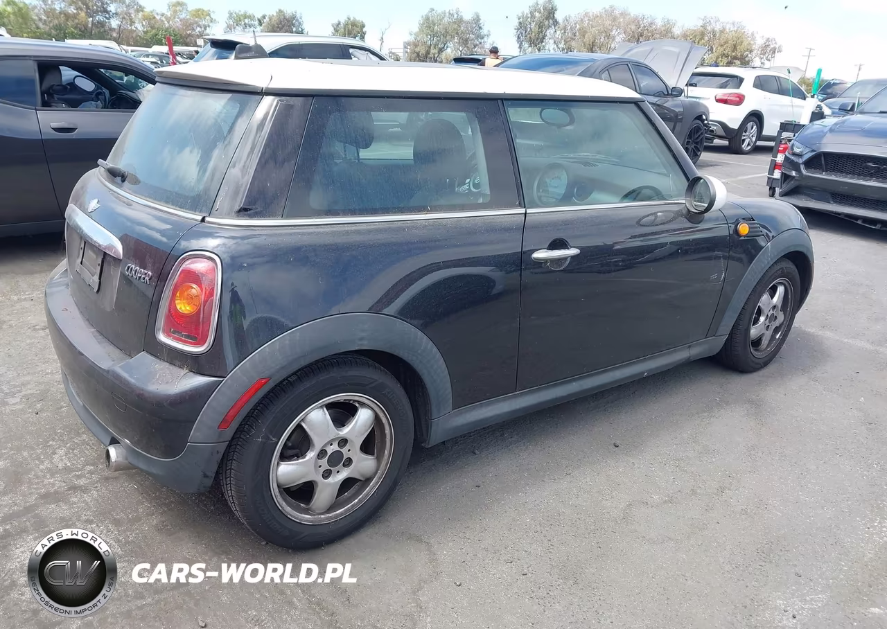 2007 Mini Cooper VIN:WMWMF33577TL78038 - 4