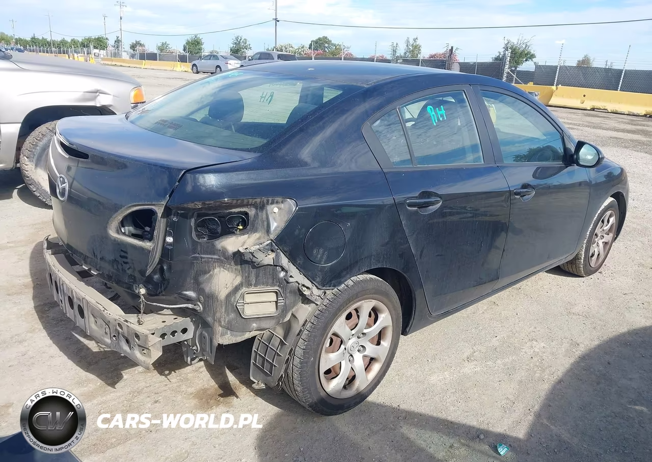 2012 Mazda Mazda3 I Sport VIN:JM1BL1UG0C1592690 - 4