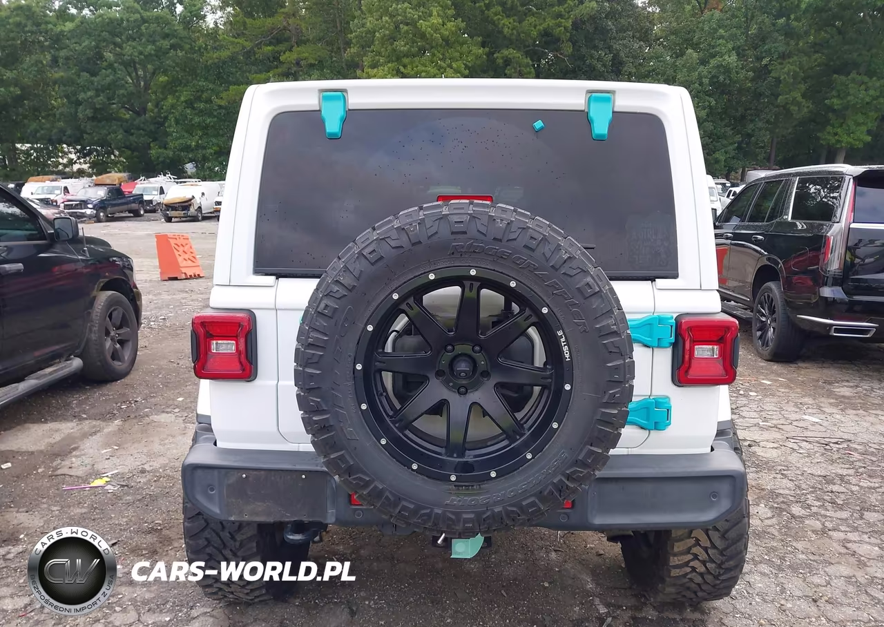 2018 Jeep Wrangler Unlimited Sahara 4X4 VIN:1C4HJXEG9JW164621 - 17