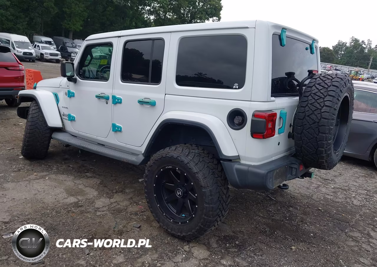 2018 Jeep Wrangler Unlimited Sahara 4X4 VIN:1C4HJXEG9JW164621 - 3