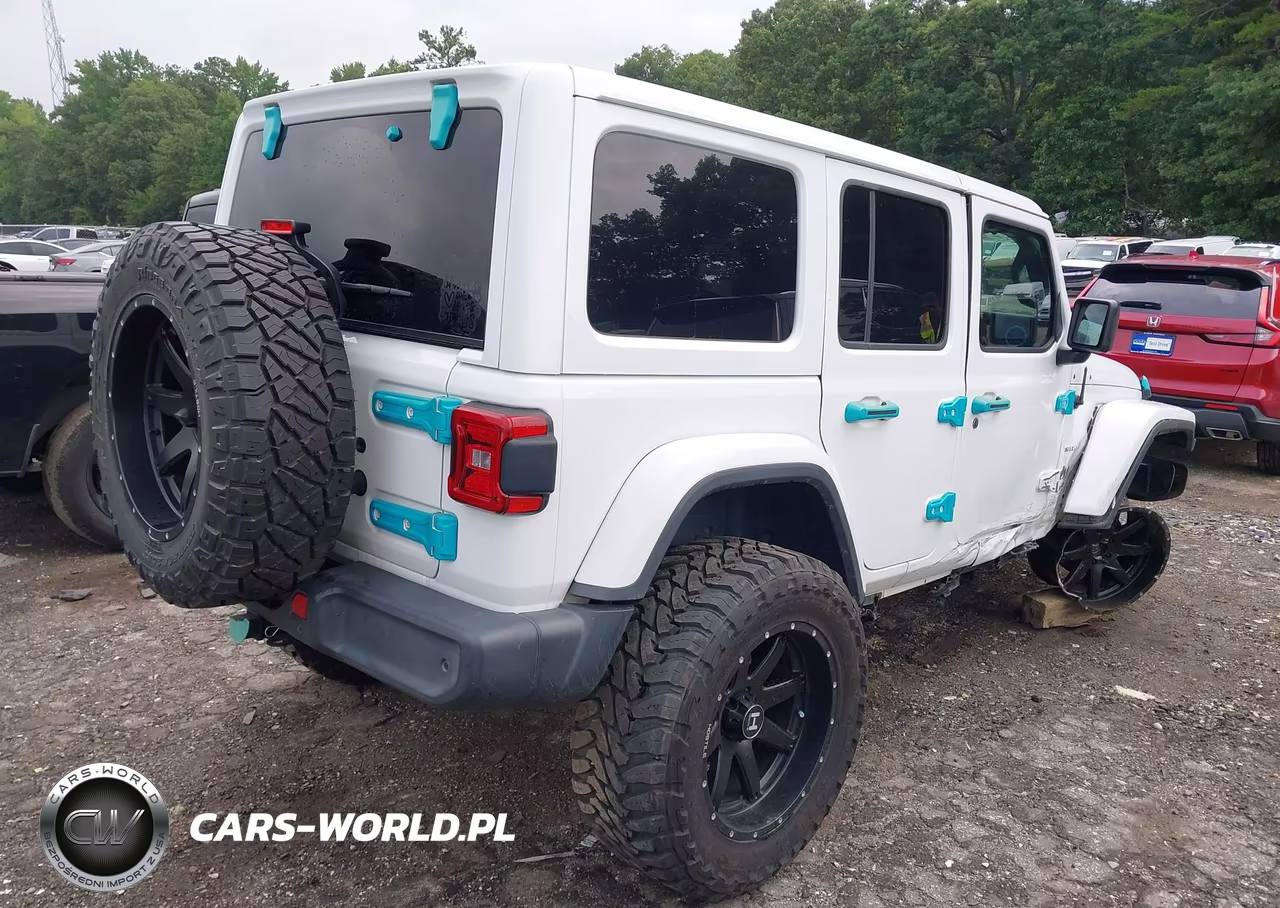 2018 Jeep Wrangler Unlimited Sahara 4X4 VIN:1C4HJXEG9JW164621 - 4