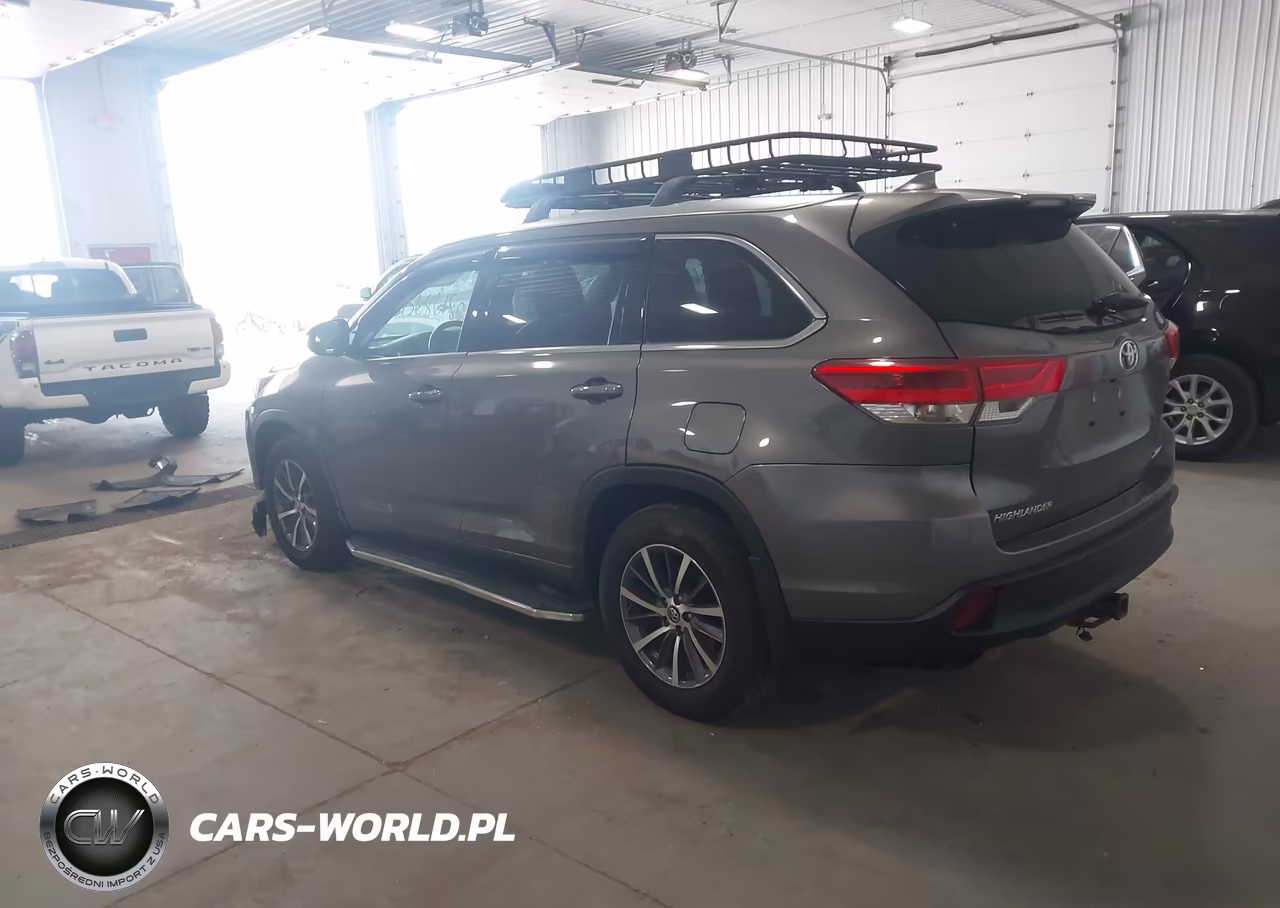 2017 Toyota Highlander Xle VIN:5TDJZRFH8HS456915 - 3