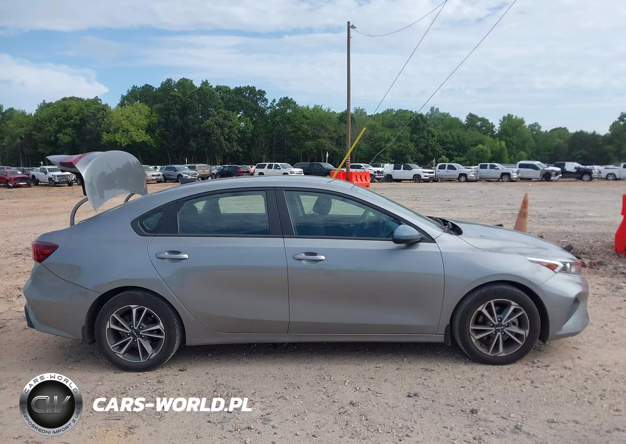 2023 Kia Forte Lxs VIN:3KPF24AD7PE662897 - 13