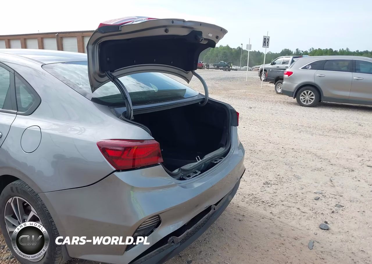 2023 Kia Forte Lxs VIN:3KPF24AD7PE662897 - 18