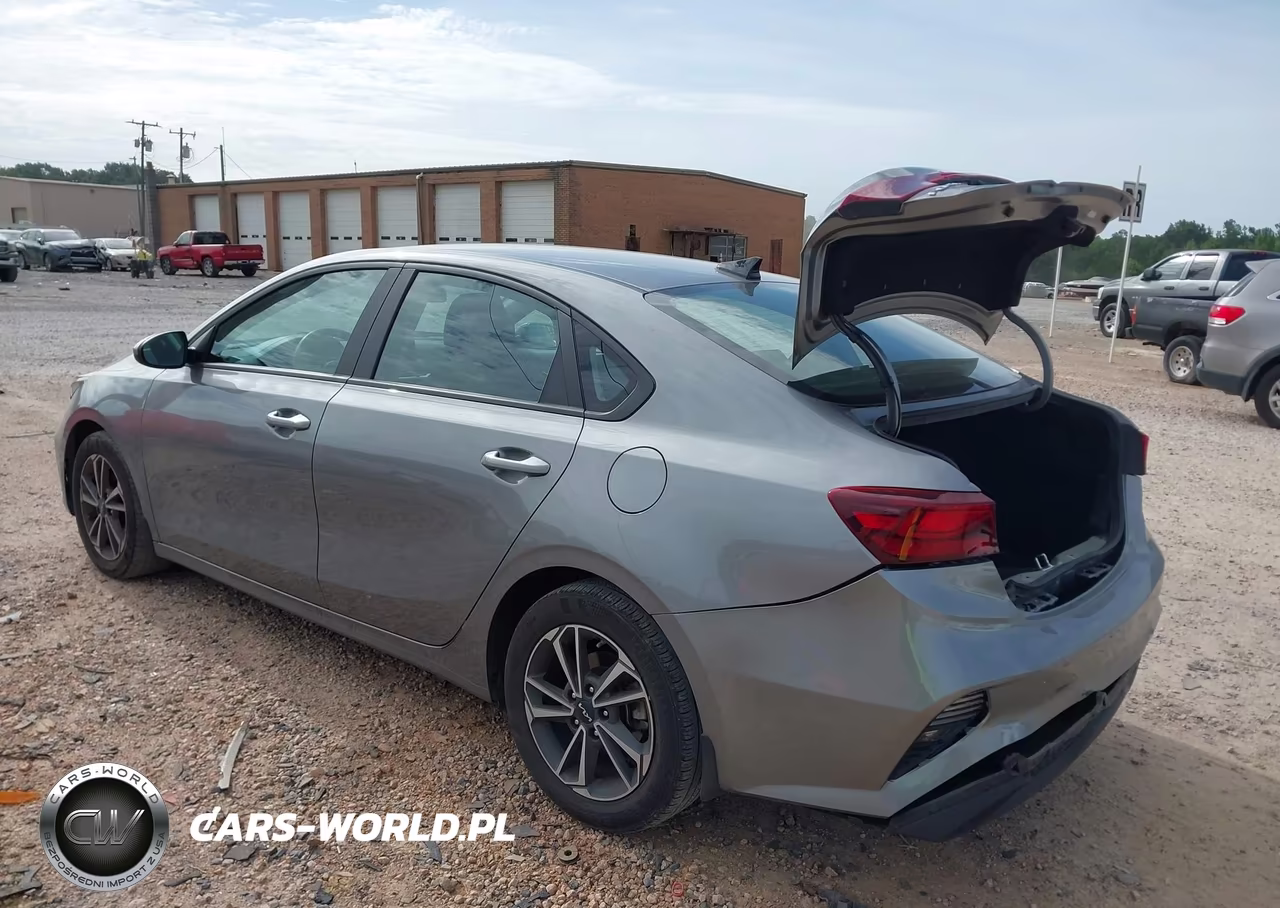 2023 Kia Forte Lxs VIN:3KPF24AD7PE662897 - 3