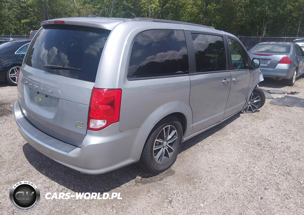 2018 Dodge Grand Caravan Gt VIN:2C4RDGEG4JR255669 - 4