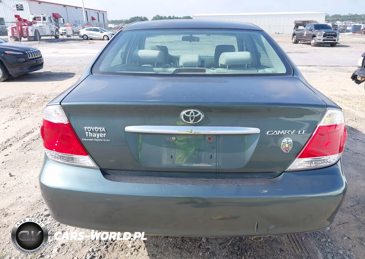 2005 Toyota Camry Le VIN:4T1BE32K85U037528 - 16
