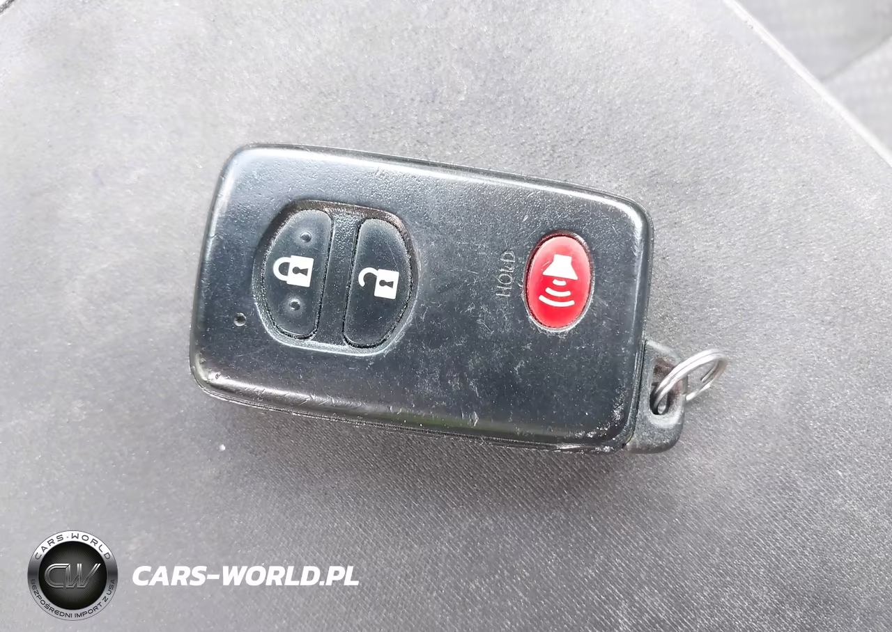 2013 Toyota Prius V Two VIN:JTDZN3EU4D3288177 - 11