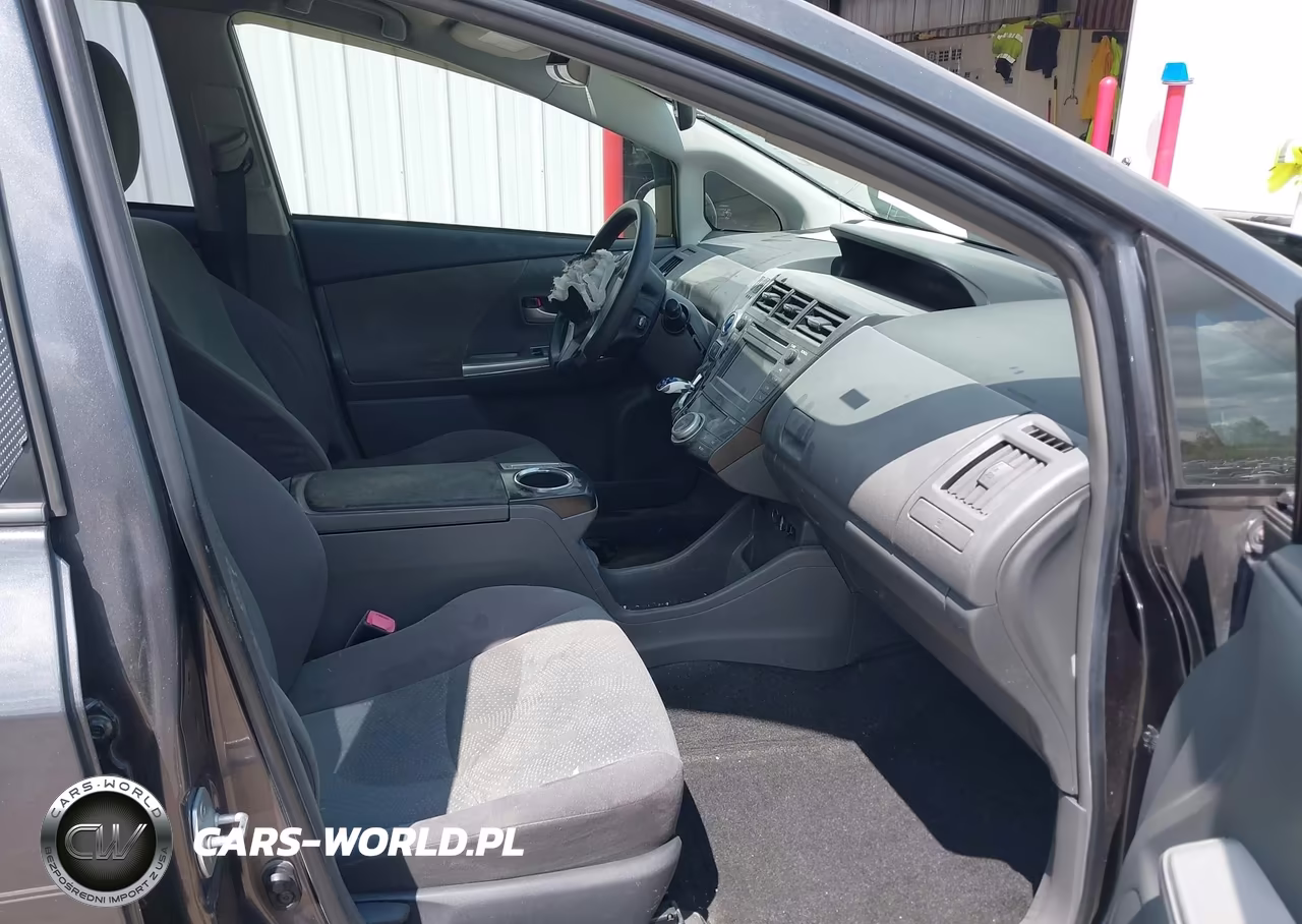2013 Toyota Prius V Two VIN:JTDZN3EU4D3288177 - 5