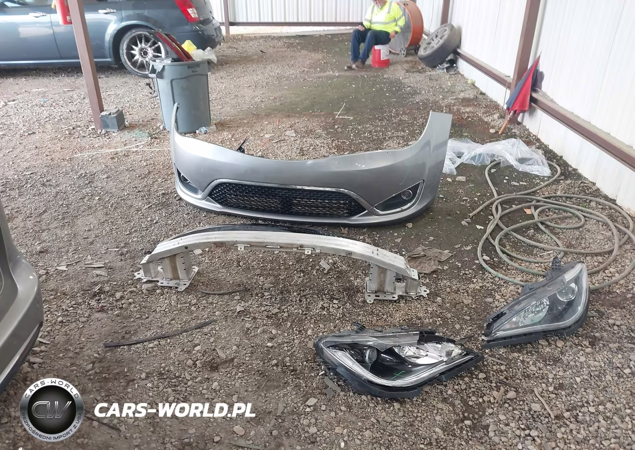 2019 Chrysler Pacifica Touring L VIN:2C4RC1BG7KR547970 - 12