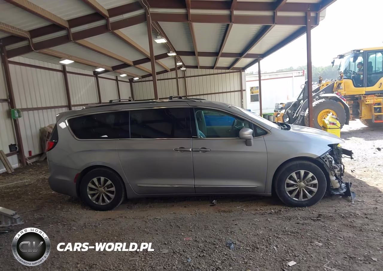 2019 Chrysler Pacifica Touring L VIN:2C4RC1BG7KR547970 - 14