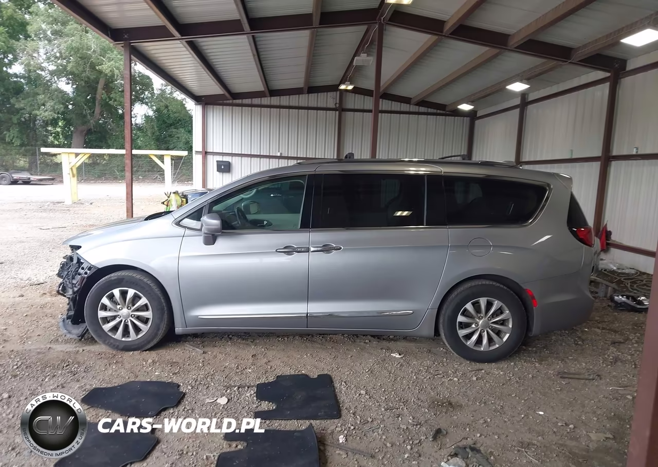 2019 Chrysler Pacifica Touring L VIN:2C4RC1BG7KR547970 - 15