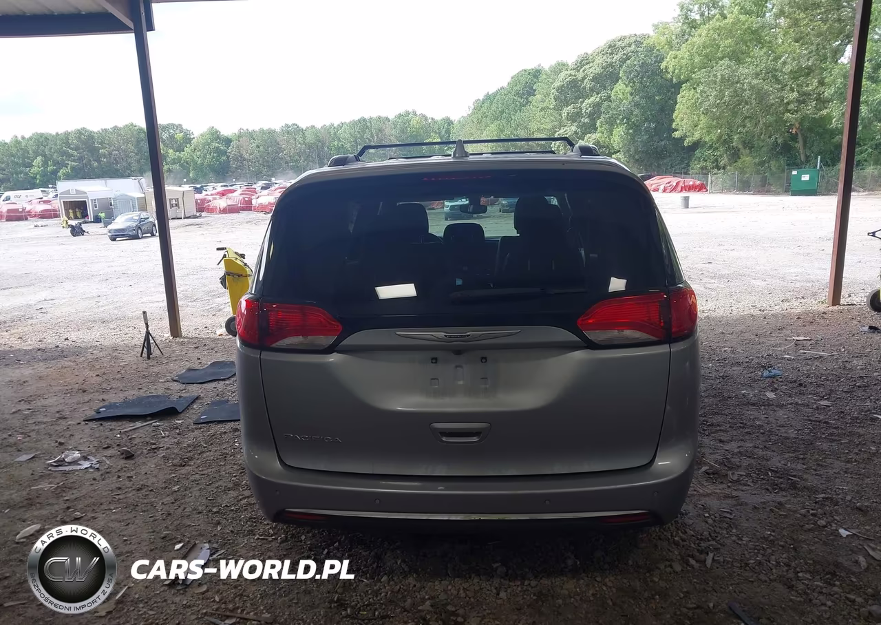 2019 Chrysler Pacifica Touring L VIN:2C4RC1BG7KR547970 - 17