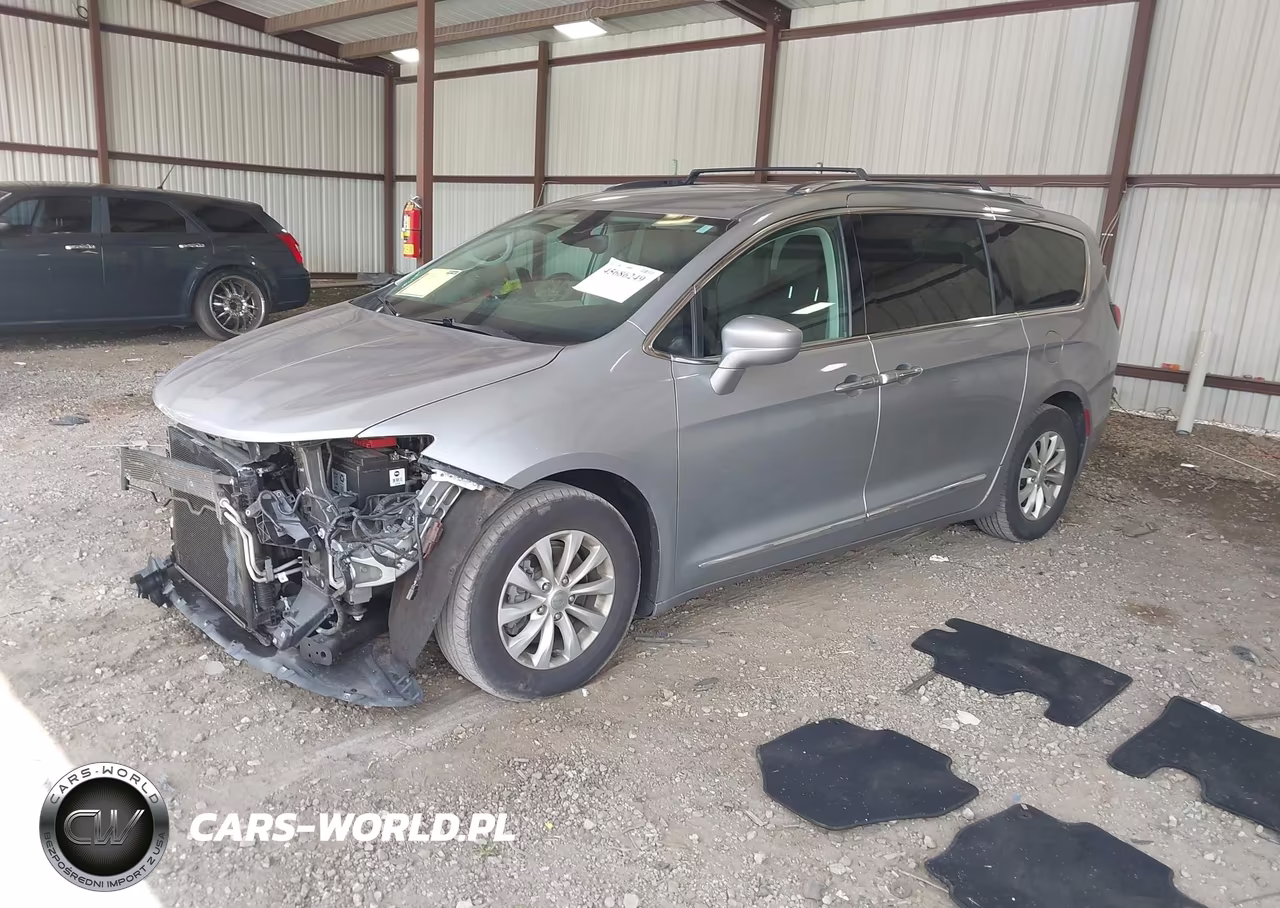 2019 Chrysler Pacifica Touring L VIN:2C4RC1BG7KR547970 - 2