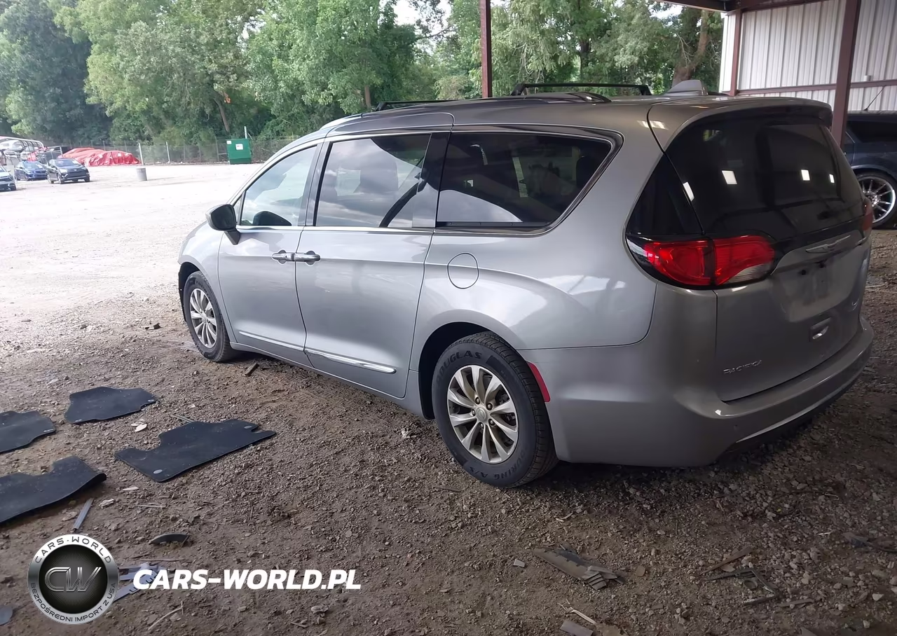 2019 Chrysler Pacifica Touring L VIN:2C4RC1BG7KR547970 - 3