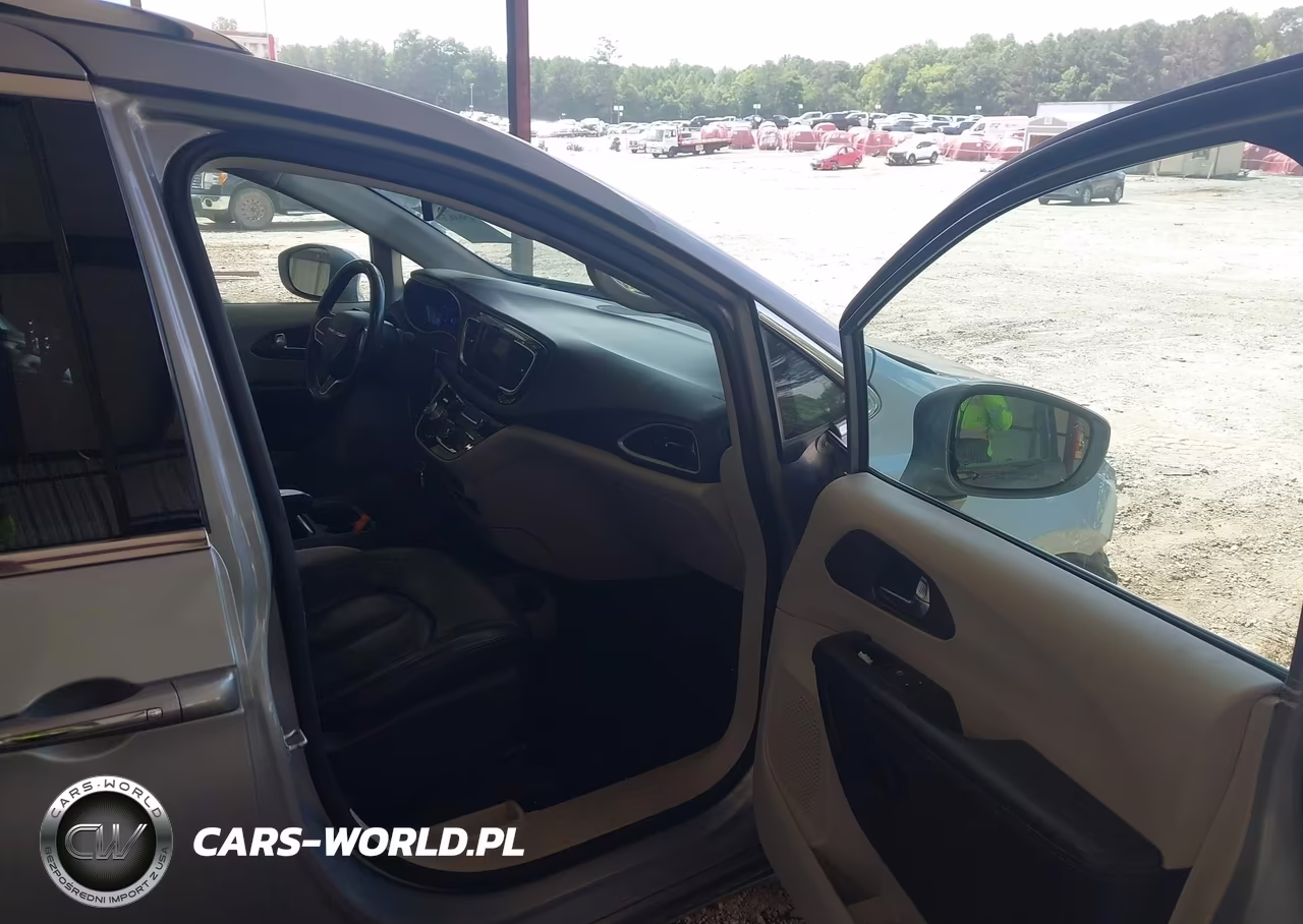 2019 Chrysler Pacifica Touring L VIN:2C4RC1BG7KR547970 - 5