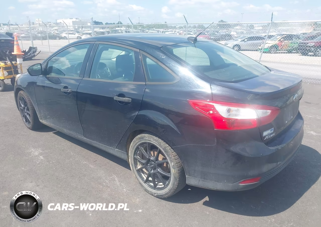 2012 Ford Focus S VIN:1FAHP3E25CL259683 - 3