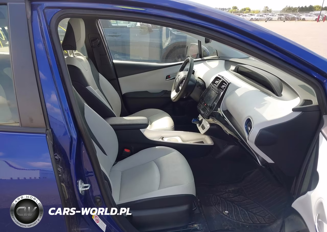 2017 Toyota Prius Four Touring VIN:JTDKARFU3H3528808 - 5