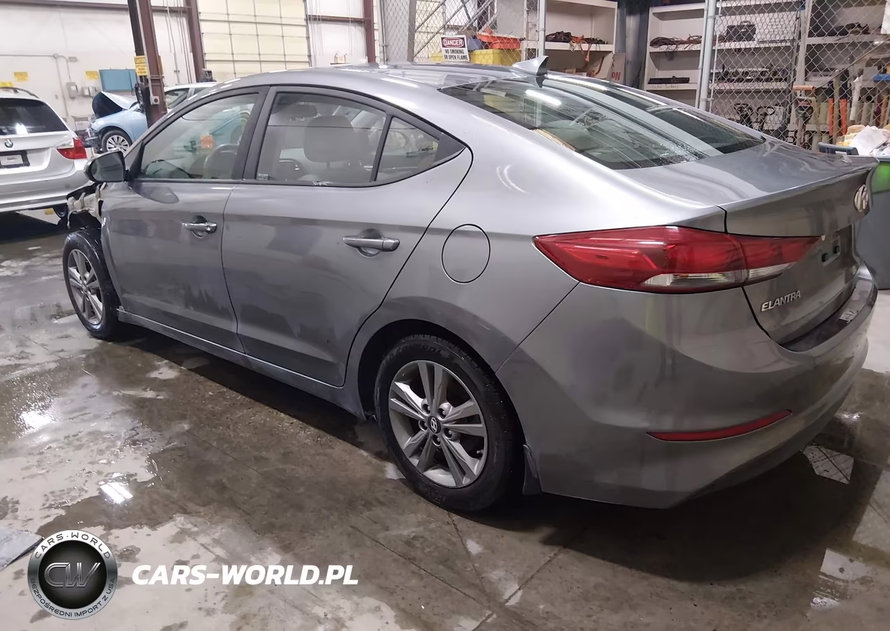 2018 Hyundai Elantra Sel VIN:5NPD84LF7JH333298 - 3