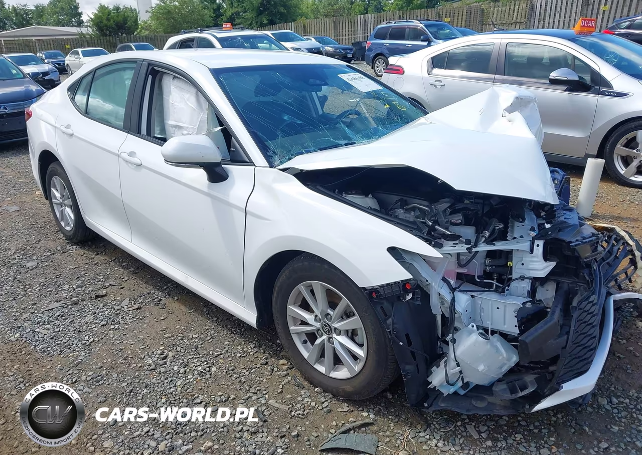 2025 Toyota Camry Le – zdjęcie 1 z 16