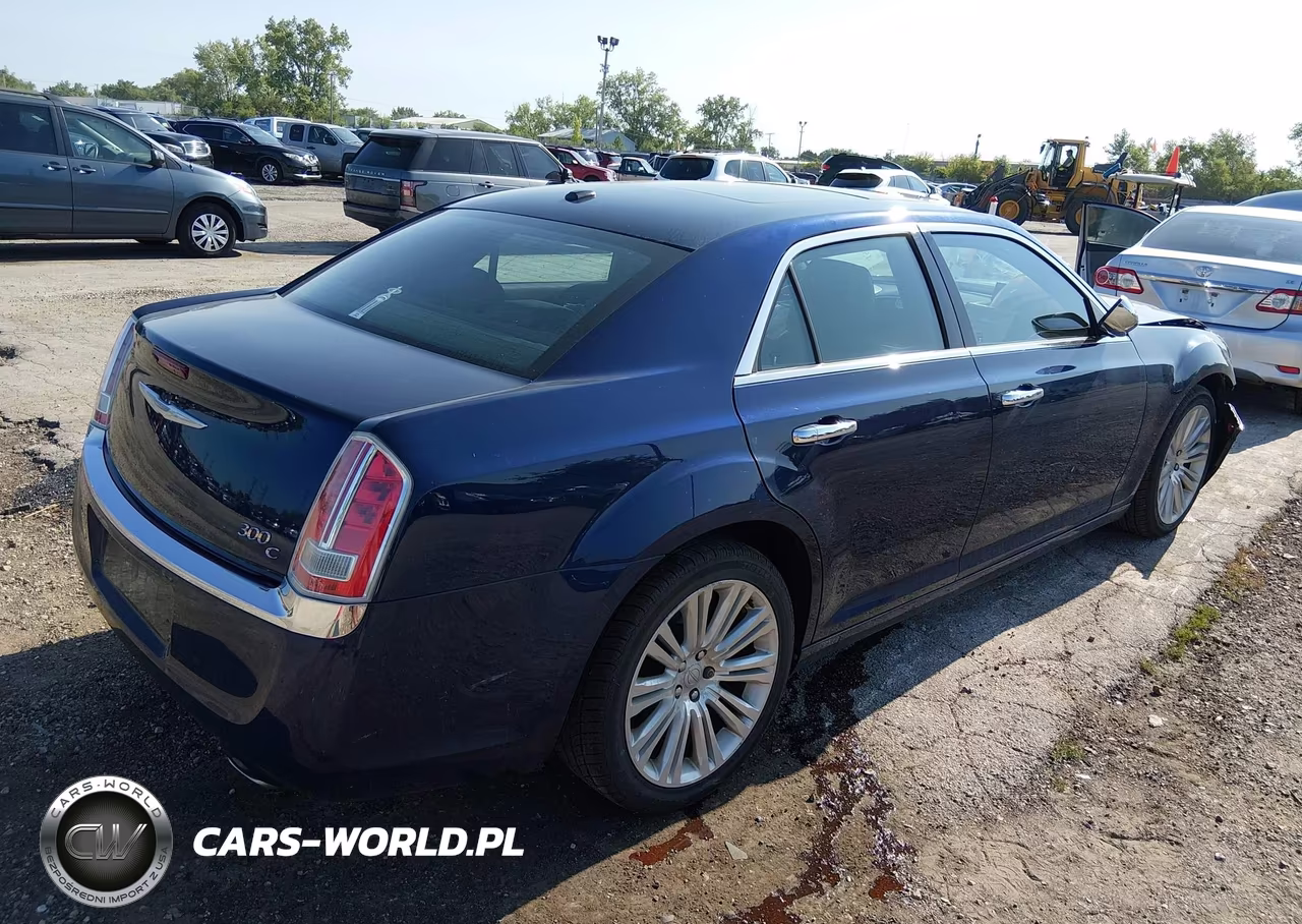 2013 Chrysler 300C VIN:2C3CCAEG2DH732443 - 4