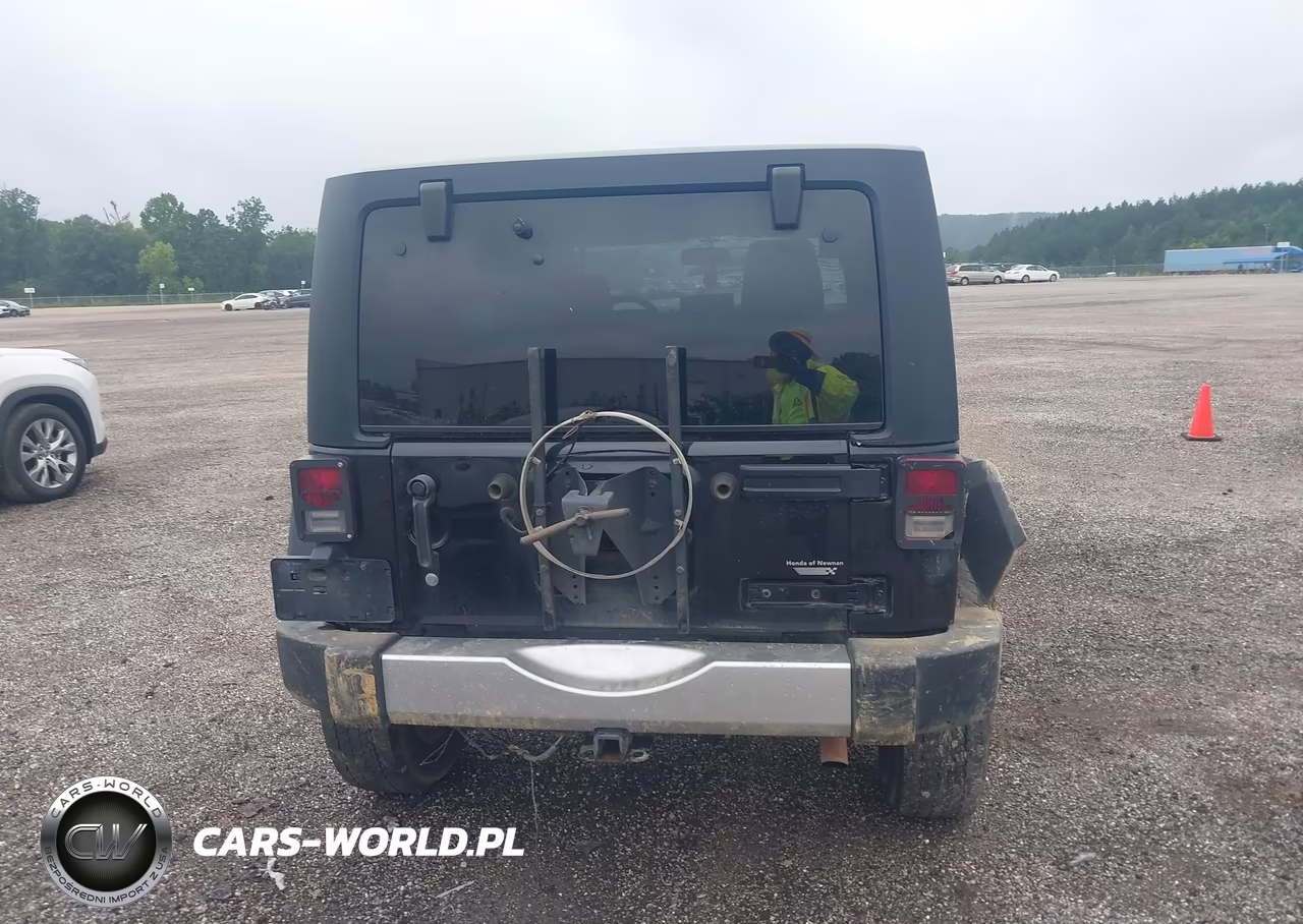 2016 Jeep Wrangler Unlimited Sport VIN:1C4BJWDGXGL188129 - 17