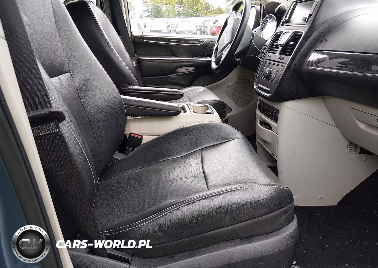2011 Chrysler Town & Country Touring-L VIN:2A4RR8DG5BR758745 - 5