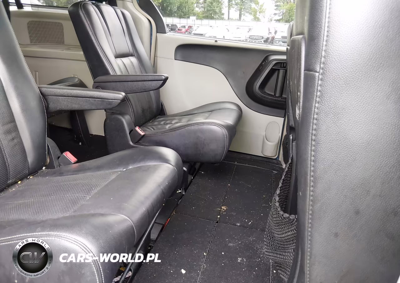 2011 Chrysler Town & Country Touring-L VIN:2A4RR8DG5BR758745 - 8