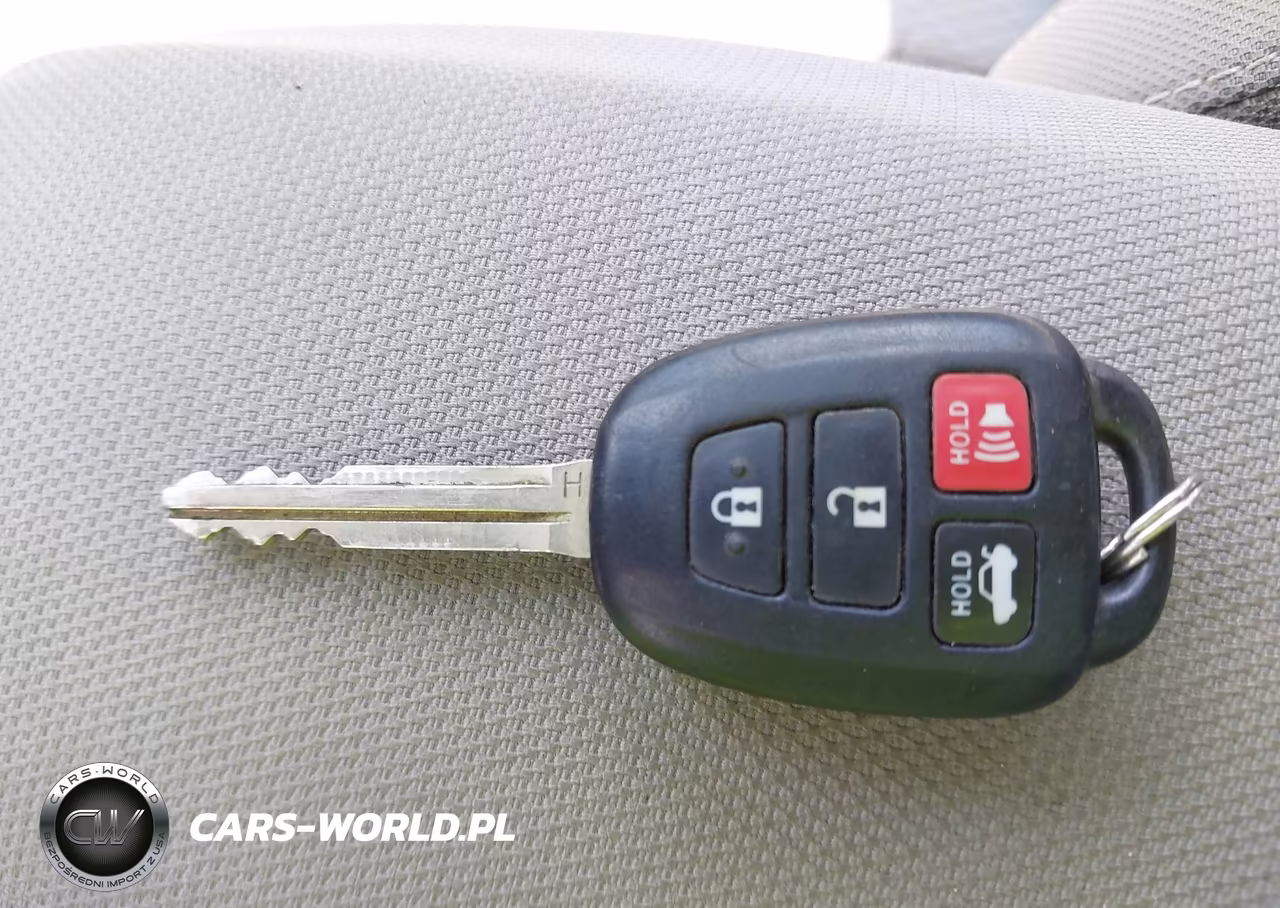 2018 Toyota Corolla Le VIN:2T1BURHE9JC058634 - 11