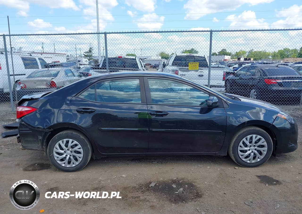 2018 Toyota Corolla Le VIN:2T1BURHE9JC058634 - 14