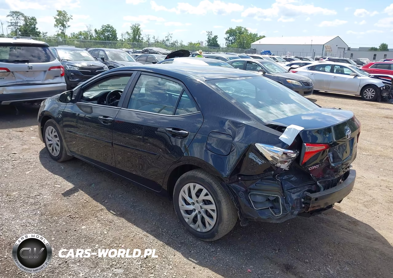 2018 Toyota Corolla Le VIN:2T1BURHE9JC058634 - 3